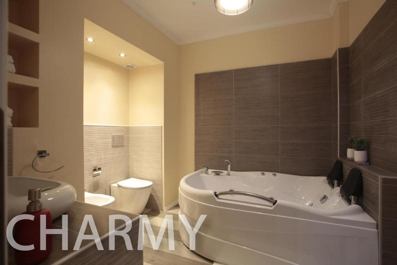 Live Bucharest Apartment Bagian luar foto
