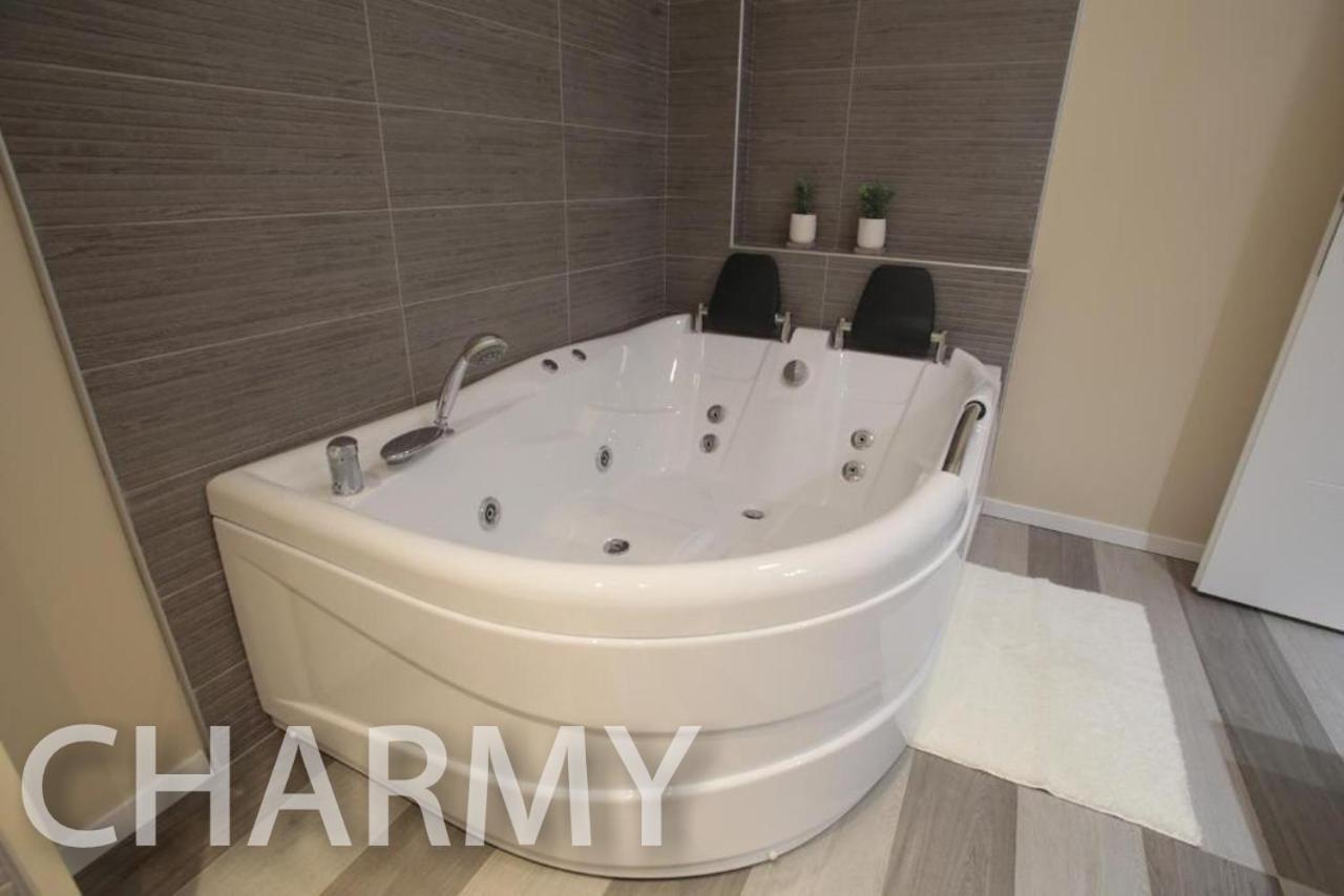 Live Bucharest Apartment Bagian luar foto