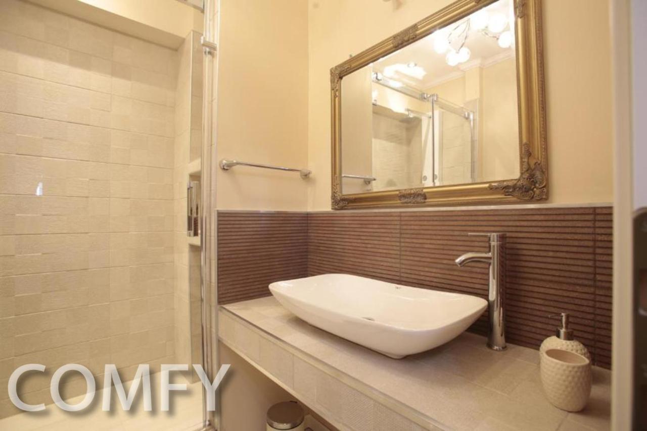 Live Bucharest Apartment Bagian luar foto