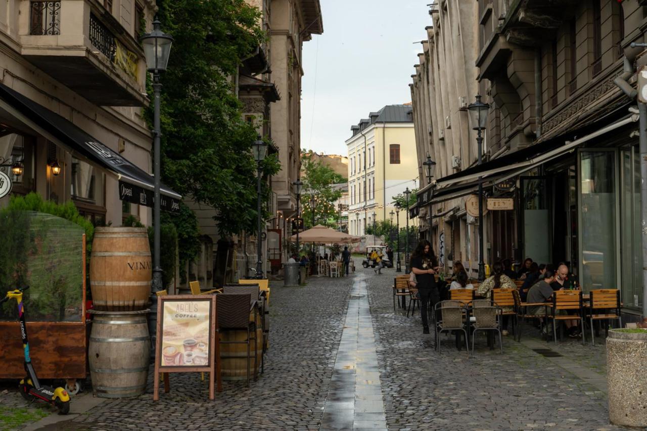 Live Bucharest Apartment Bagian luar foto