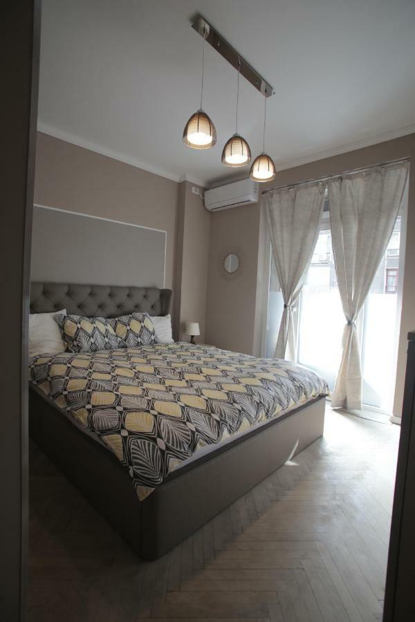 Live Bucharest Apartment Bagian luar foto