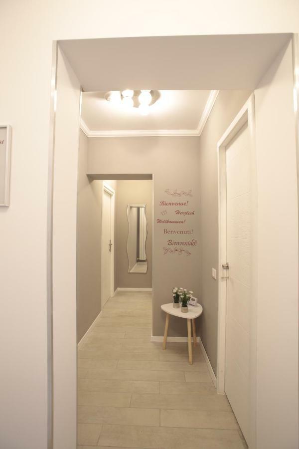 Live Bucharest Apartment Bagian luar foto